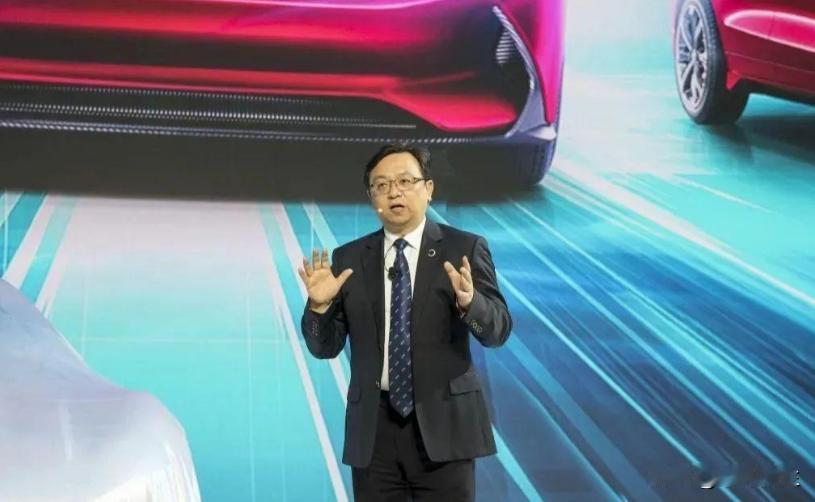 1995年，王传福和表哥吕向阳在俄罗斯的街头，留下了一张颇具历史意义的照片。照片