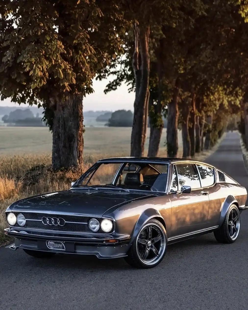 1972年的奥迪有多好看？看图就知道了，不得不说，难怪复古成为一种潮流，确实有美