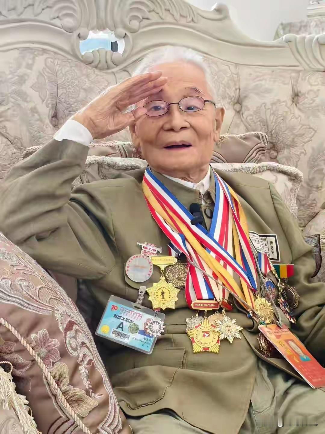湖南104岁抗战老兵安详离世，女儿：父亲一生节俭，把家人穿坏的鞋子粘好存了好几箱