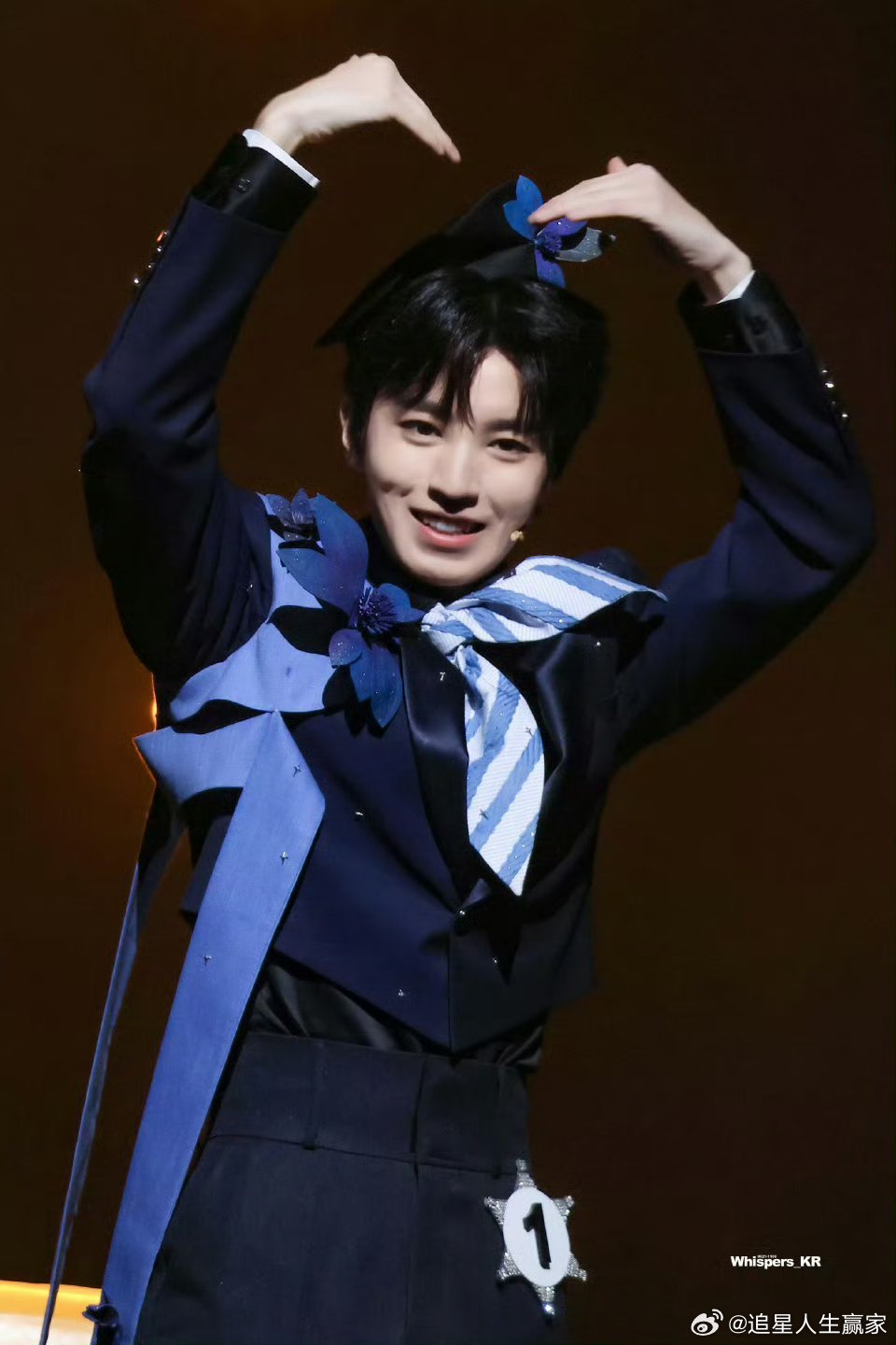 王俊凯拍自己无所谓 拍自担必须帅王俊凯比心🫰🏻好萌这个世界这一刻变成爱心型的