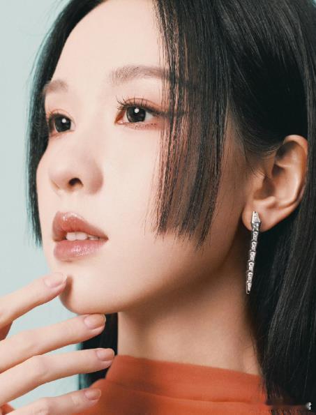 宝格丽认领陈都灵 我们的“仙女小姐姐”终于手握国际大品牌宝格丽，在活动上佩戴品牌