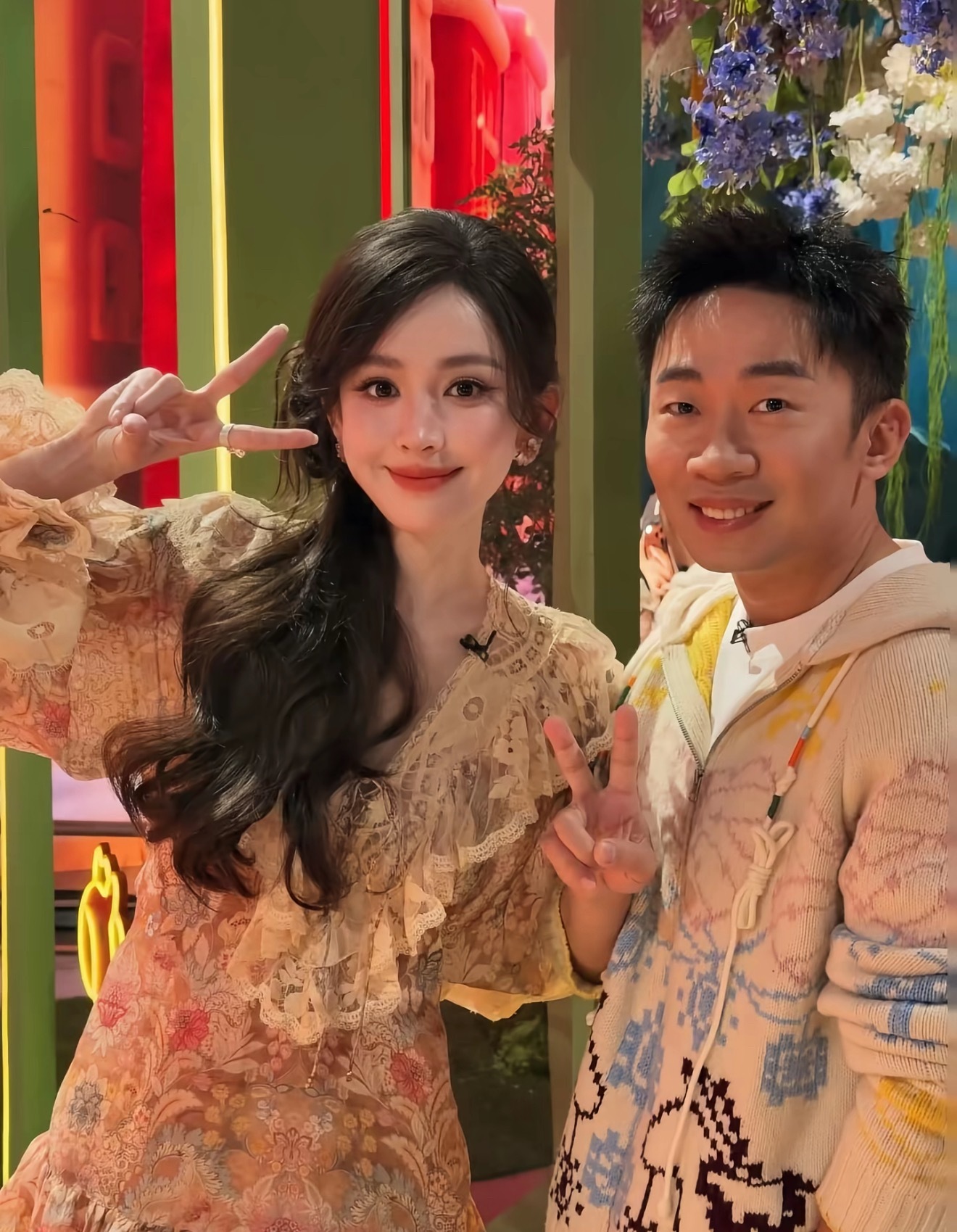 我和建模怪同框时就这样： 