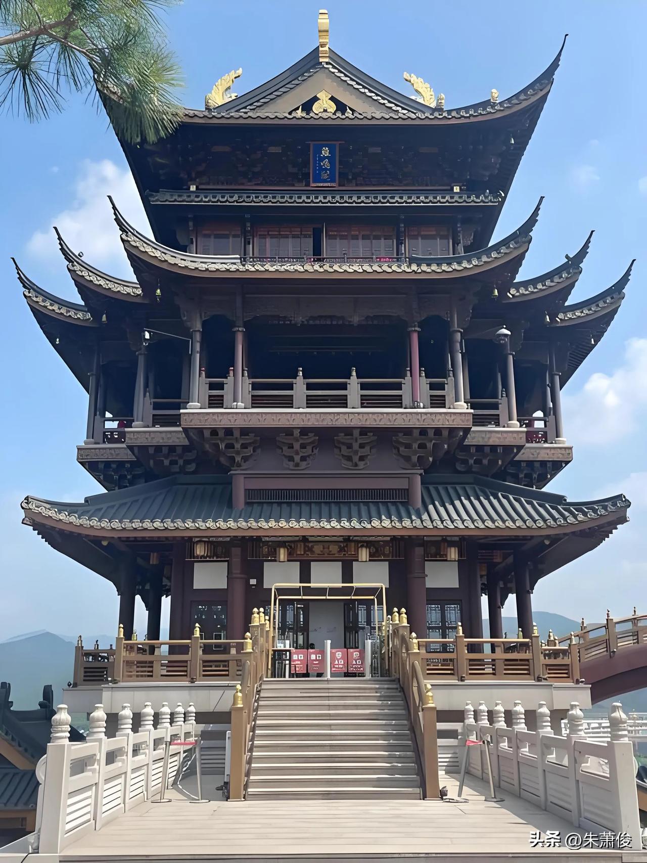 全国十大县城经济强县——义乌市义乌市现为浙江省辖县级市，总面积1105平方千米，