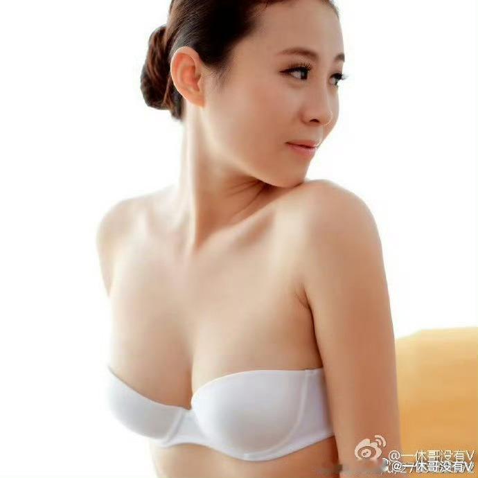 股市就像女人无肩带的胸罩一半人在疑惑：到底是什么支撑着它？另一半人则在盼望着它掉
