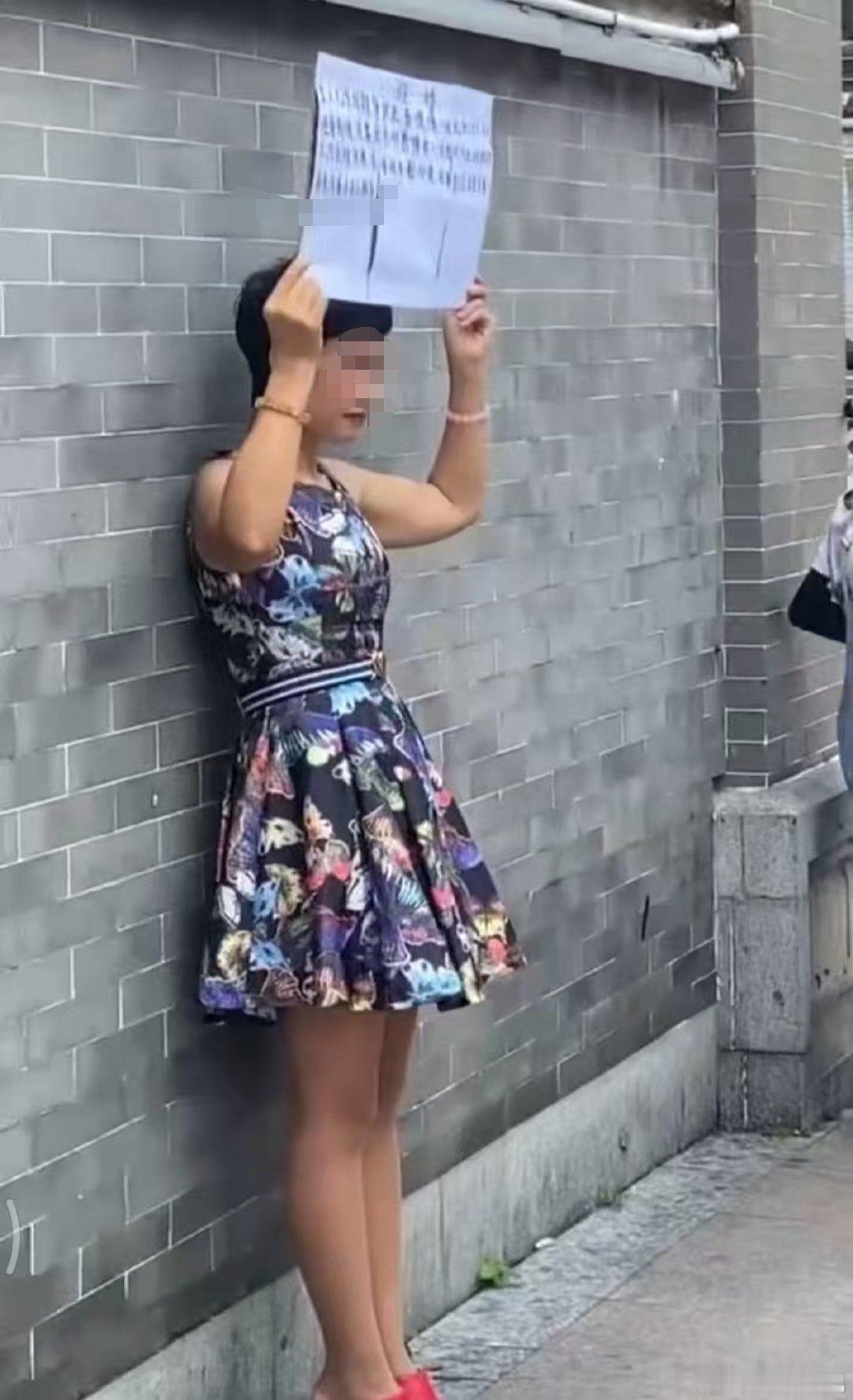秦岭笑谈[超话] 700万女王红富婆征婚：单身已久，渴望性爱。图片有电话号码，有