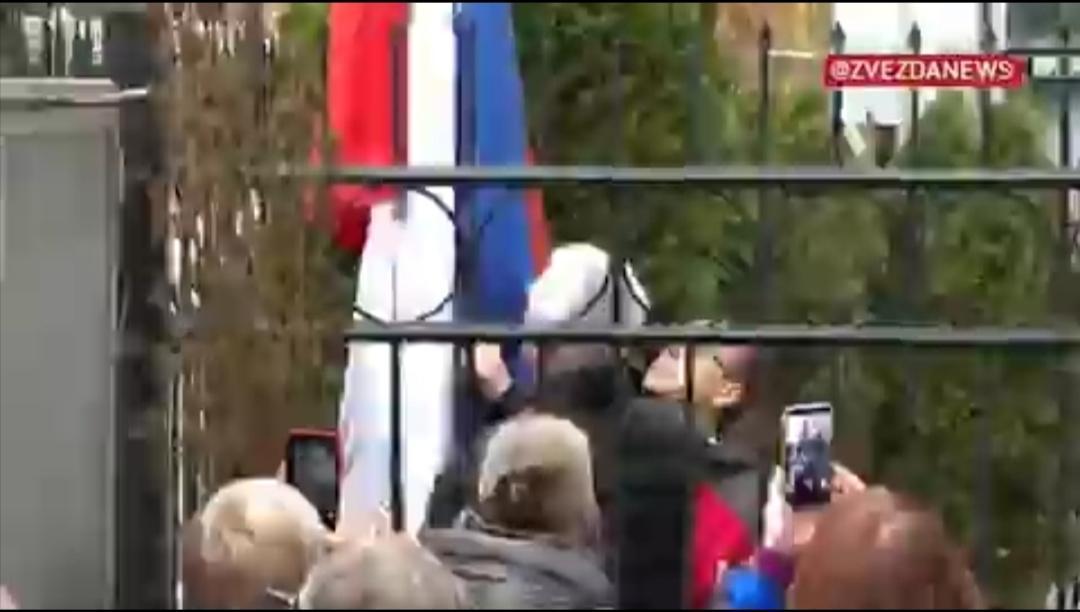 波兰关闭了俄罗斯在格但斯克的最后一个领事馆，仅保留了位于华沙的大使馆。

华沙方