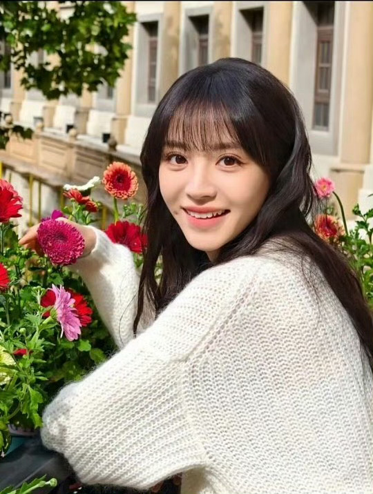 田曦薇青风吹又生定妆哦莫小田这次的定妆照好飒！小田就这样风格百变！可甜可飒！好久