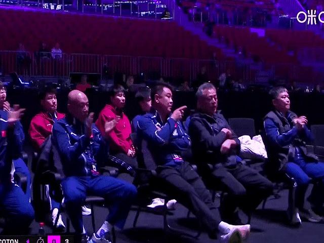 真正让人安心的，未必是赢球，是身后那排人。
22分钟，3比0，11比6、11比