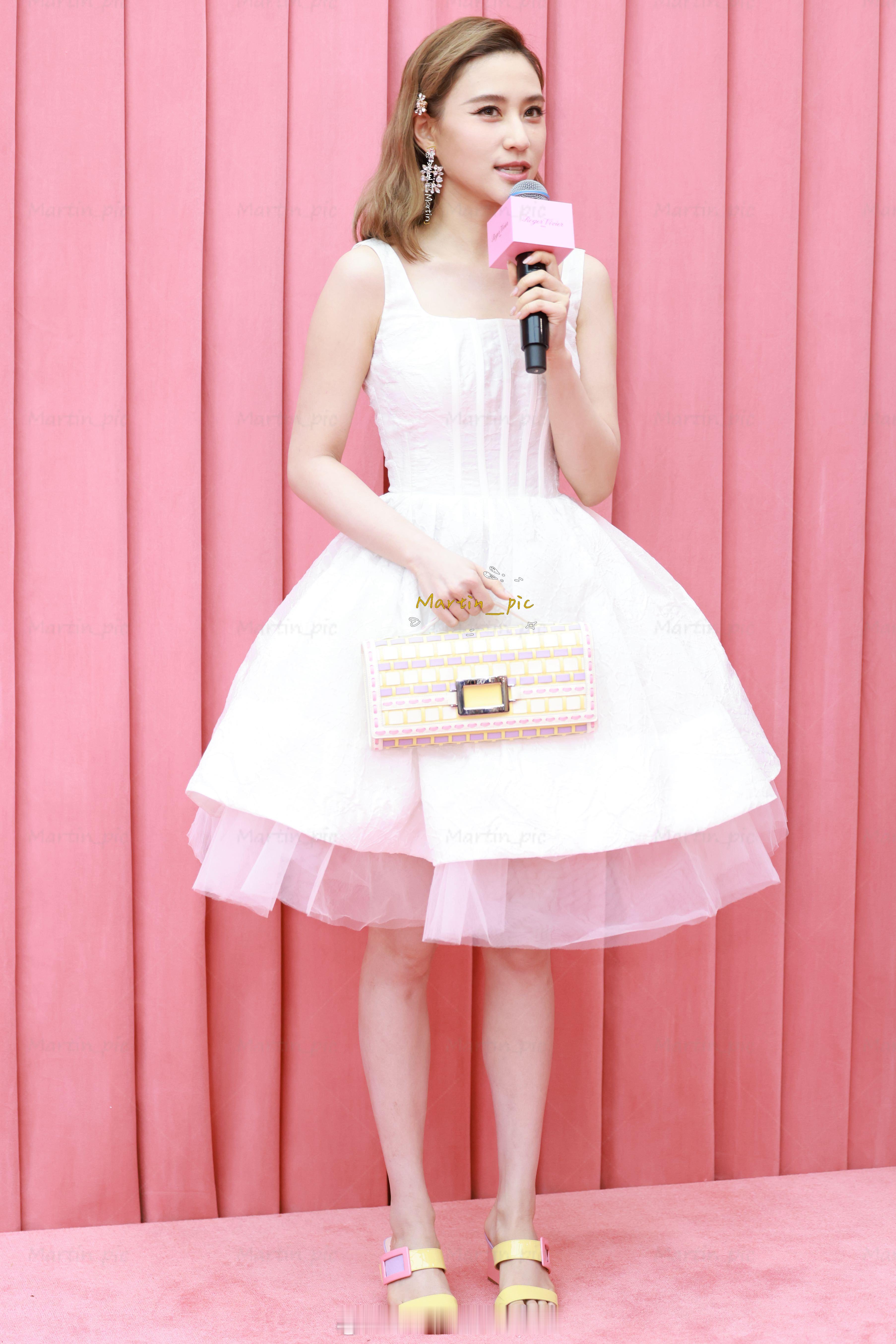 何超莲  何超莲品牌活动生图今天是甜甜的糖果配色何超莲