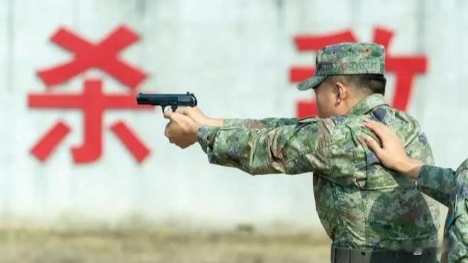 70年代军营，手枪速射记忆：10秒破5靶，子弹喂出的射击尖兵。

（一）
在20