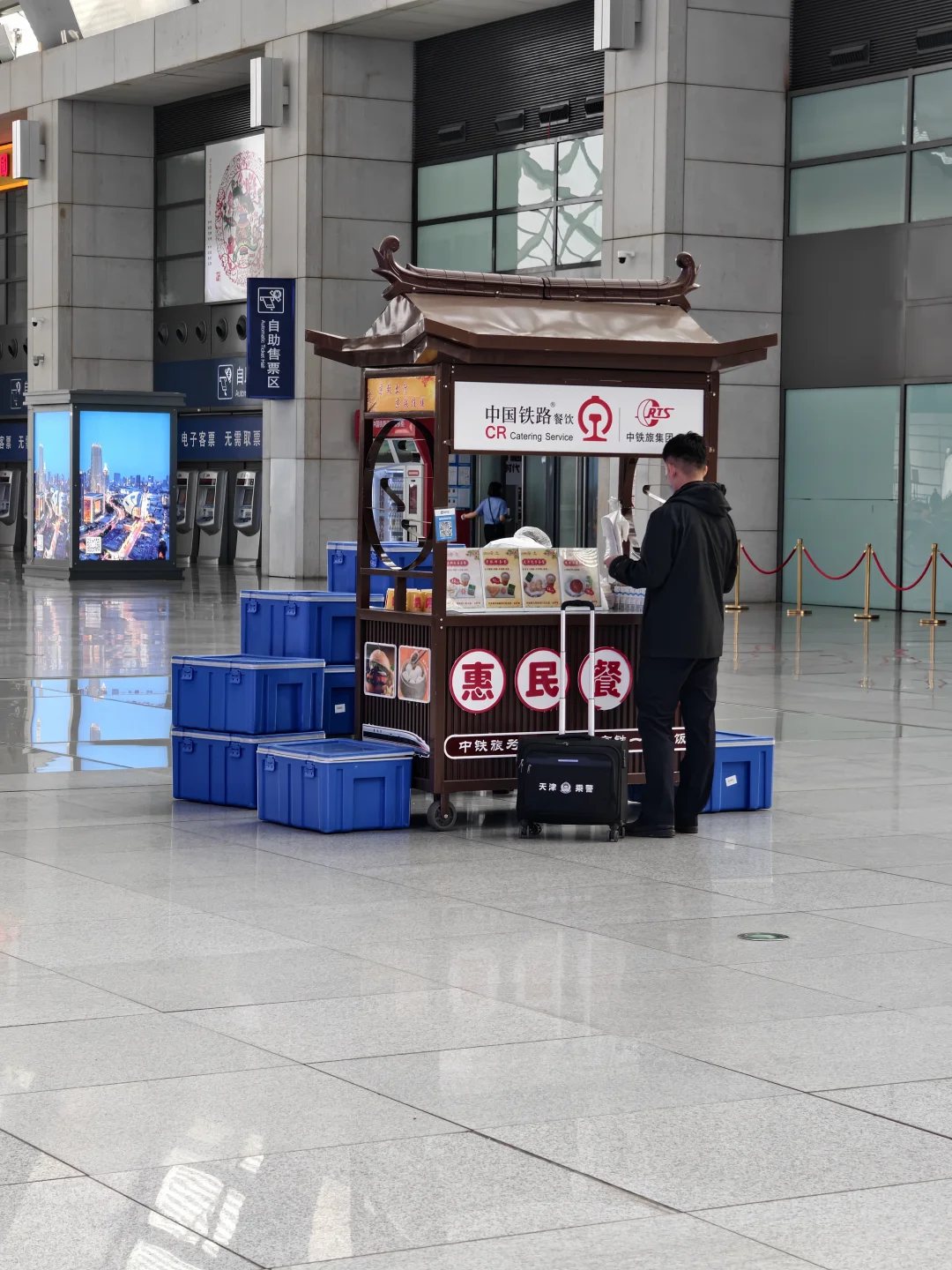 咱就说，中国铁路都这么上进了吗？居然还有惠民早餐车[捂脸R]