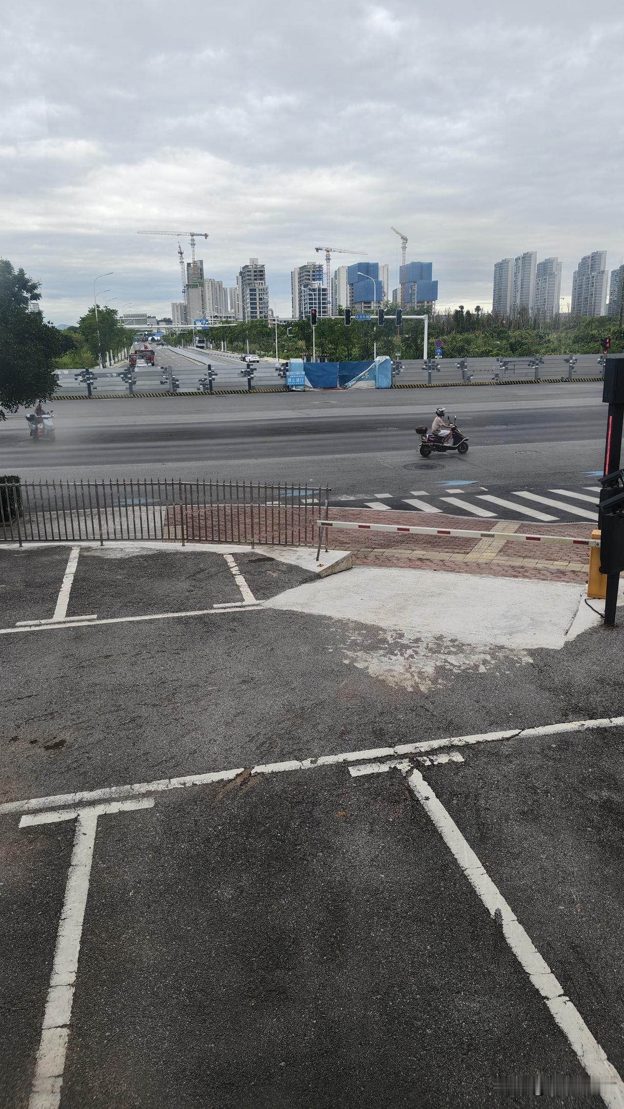 而全国这种城市还有一些，也不是很多，共12个这种城市，的确是内陆省份唯一一个，其