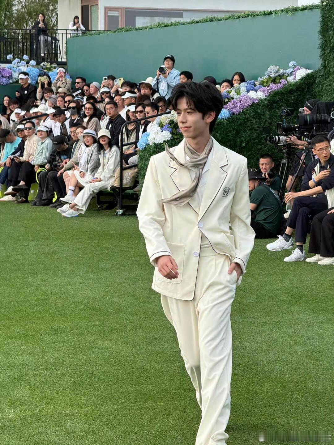 确实有些影响整体颜值了林子烨 下巴后缩