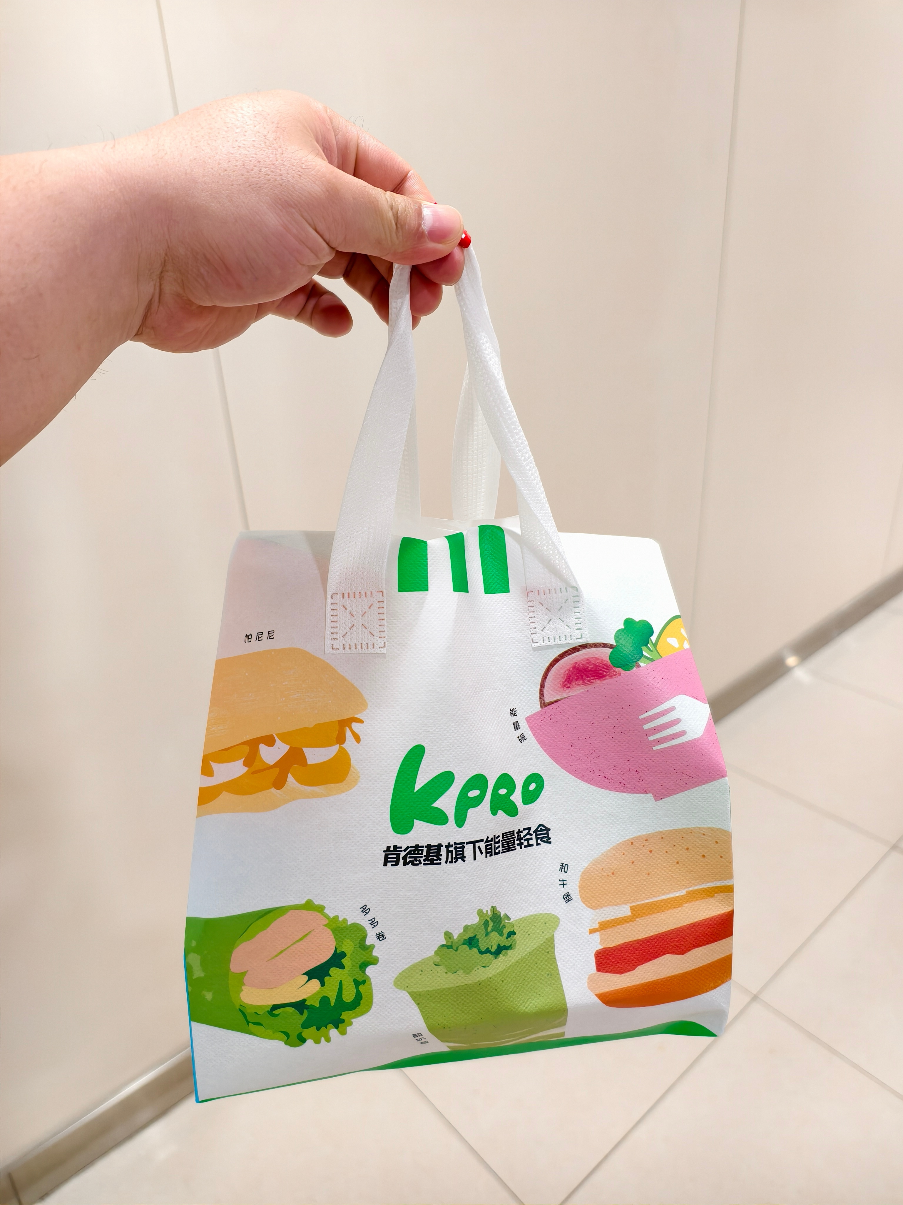 肯德基旗下的轻食品牌，Kpro，好像很健康，第一次尝试。