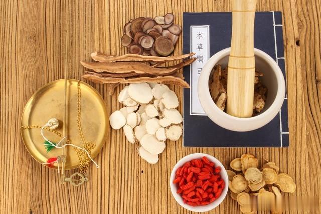 人才培养要适应群众对中医的需求（二）
中医人才的培养需要适应百姓需求，以提升中医