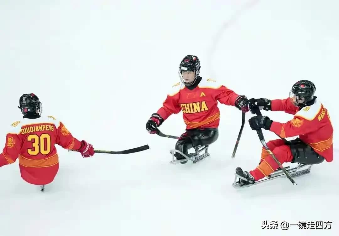 米兰冬残奥会男子冰球小组赛第二轮，中国队继首轮12-0零封德国队后，又以11-1