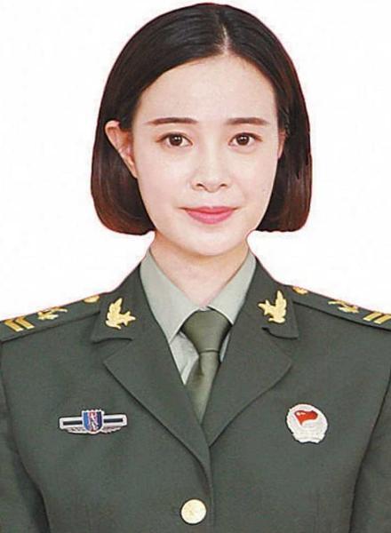 许佳冰，女，汉族，1991年3月生，辽宁鞍山人，中共党员，
2008年起，许佳冰