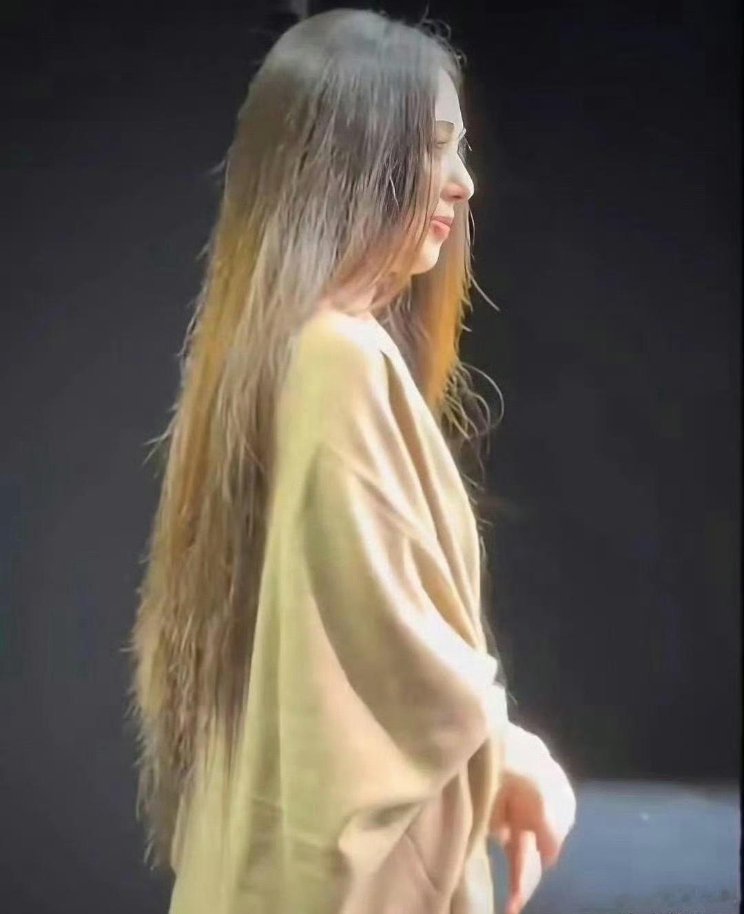 郭碧婷的头发怎么变的这么粗糙了，太接地气啦吧郭碧婷 ​​​