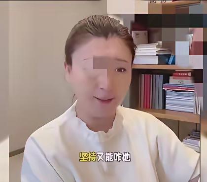 又炸了！哭穷风波再次升级！
闫某晶最新回应来了：爱咋咋咋地！我不怂！坚持到底！