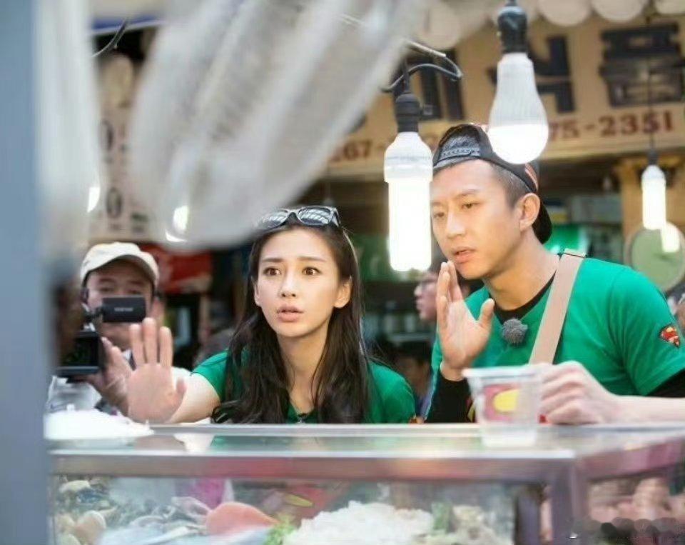 Angelababy郑恺陈赫李晨合影 |angelababy 爷青回，早期跑男的