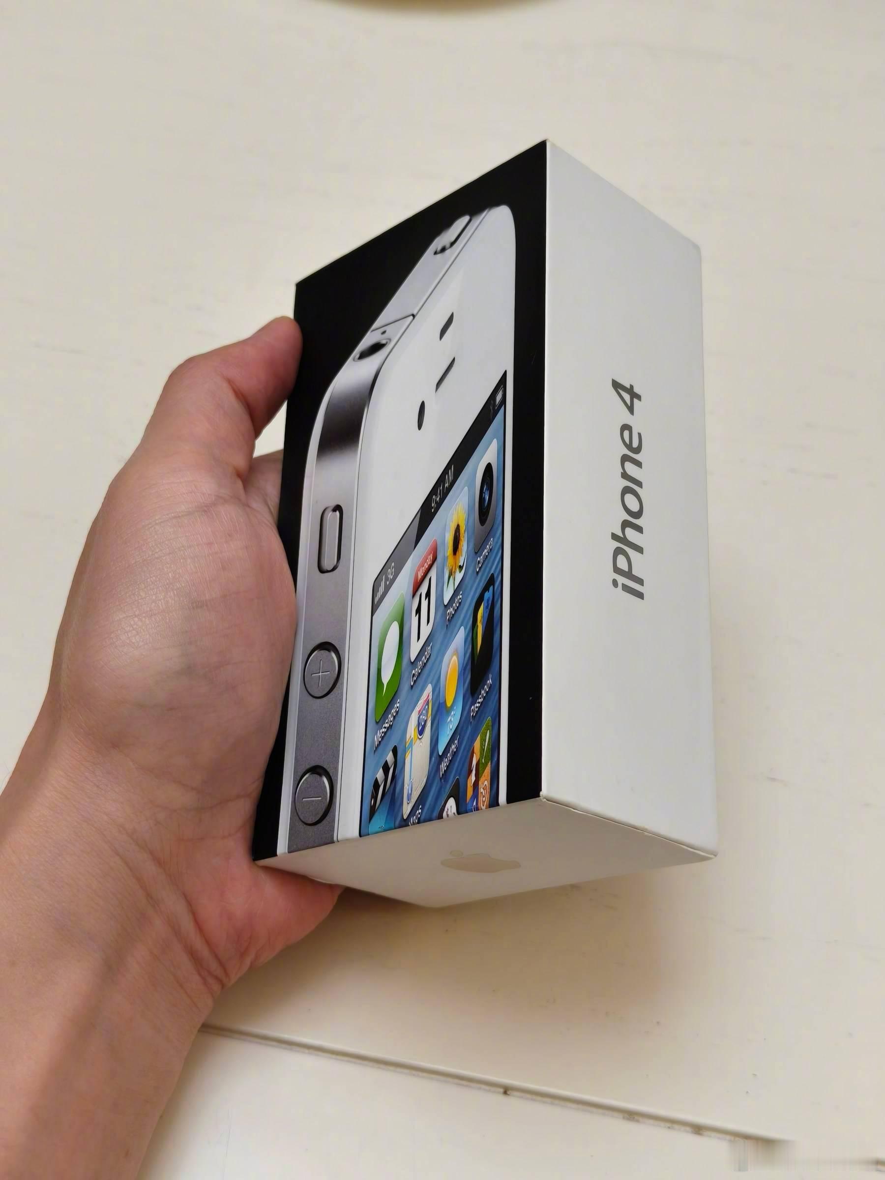 怀旧小抽屉 角落里的苹果 iPhone 4，那个年代的One more thin