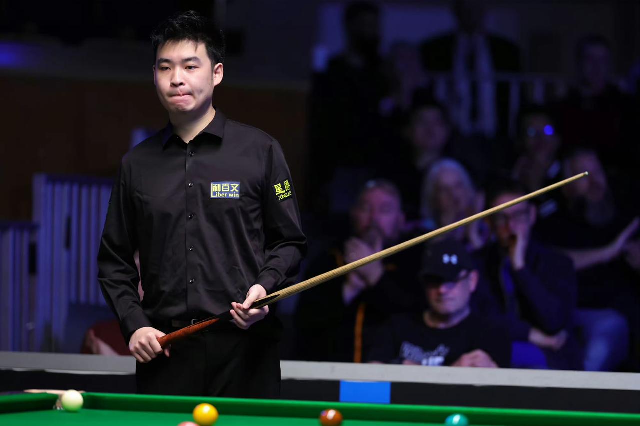 太意外了！直到最后一局，斯佳辉才勉强挤进小组第四，谁知最后捧了个大奖—晋级冠军组