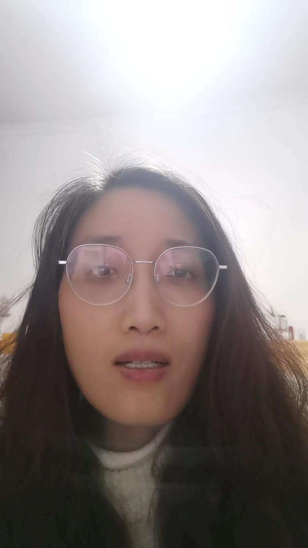 最近刷到刘嘉玲和章泽天的播客，被这句话戳中了：别在不开心的地方停留太久，太吃亏了