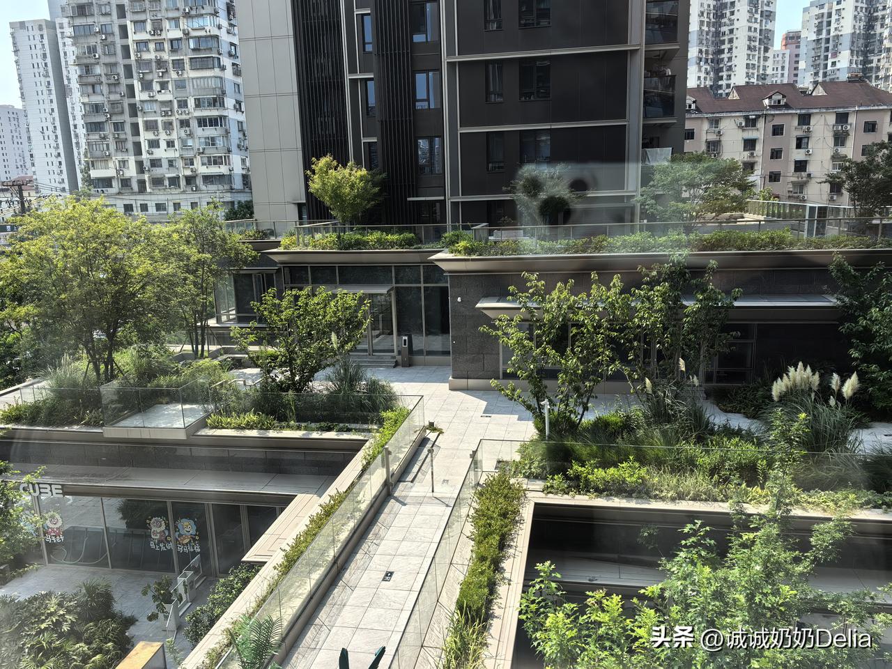 老伴带宝宝去理发了，趁此机会再来写一篇条文。😄
儿媳前两天说，小区发生了一桩事