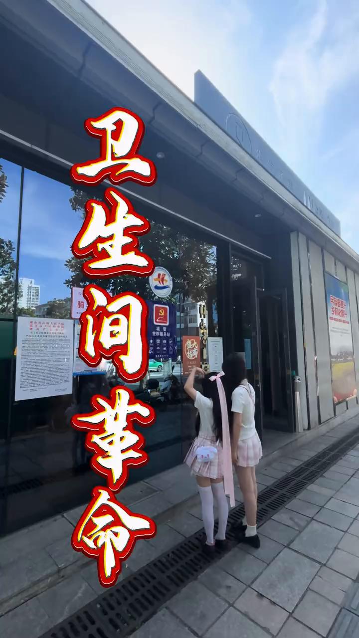 大家好，我在株洲。要不跟大家说这个，你们知道这是哪儿吗？上头是电视，下头是加拿大