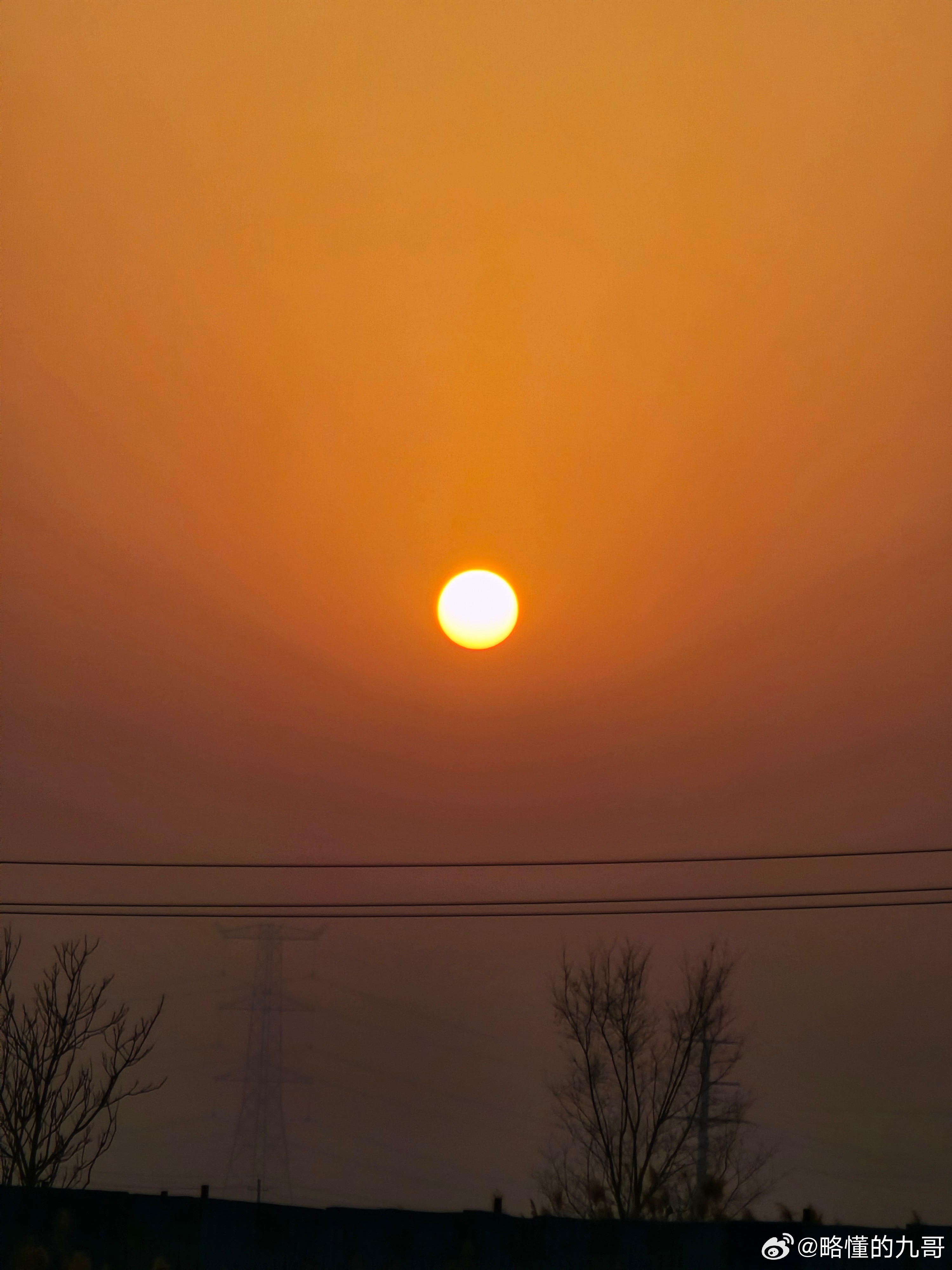雾霾天的夕阳来一发。夕阳