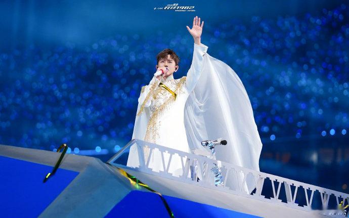 张杰张杰真的在鸟巢唱了新征程始于歌声，陷于格局！张杰《新征程》鸟巢舞台太惊艳，情