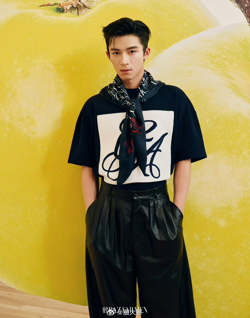 王星越告白路透在外网出圈了王星越的颜值永远拿得出手啊，王星越邓恩熙主演的电视剧《