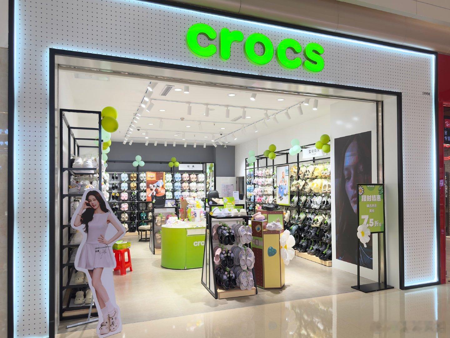 【crocs实体店被曝售假，官方调查crocs实体店疑售假事件】网购的是正品，线