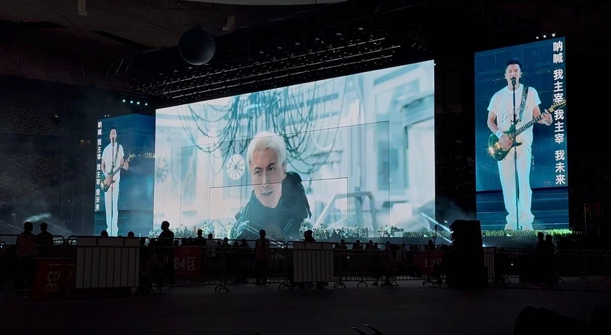 谢霆锋演唱会 北京首场太值了！发现好几个熟悉的签名花篮，好朋友之间的情谊不用多说