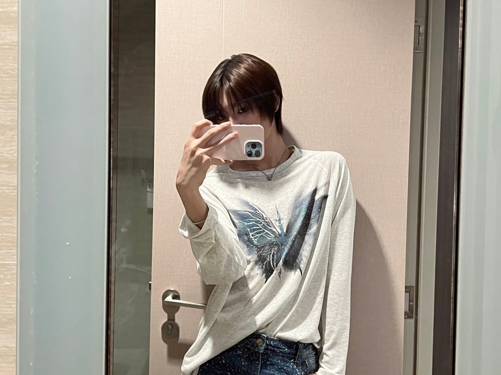 好薄一片的小女孩 