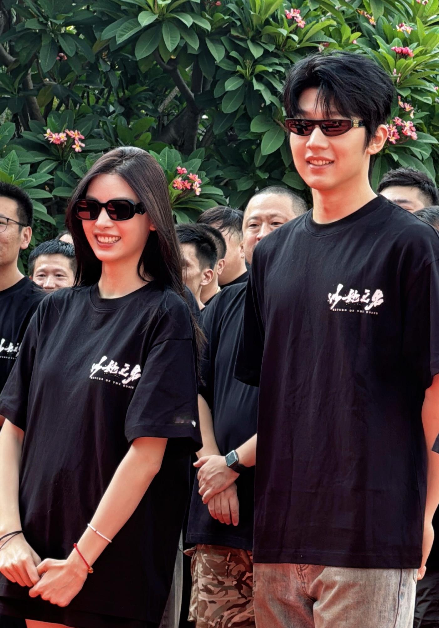 #张艺上吴俊霆新剧开机# 终于等到《以她之名》开机，张艺上吴俊霆等主演状态棒棒的