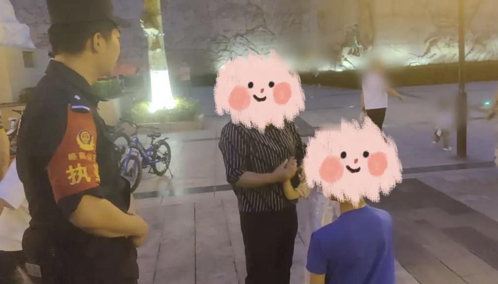 汉中一5岁女童广场游玩时与母亲走散，幸遇民警！

10月19日，略阳县公安局特巡