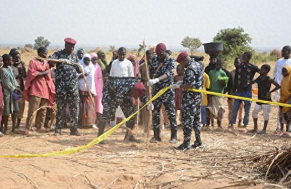 圣诞夜本是阖家团圆的日子，可尼日利亚索科托州却突然天降横祸，当地时间12月25号