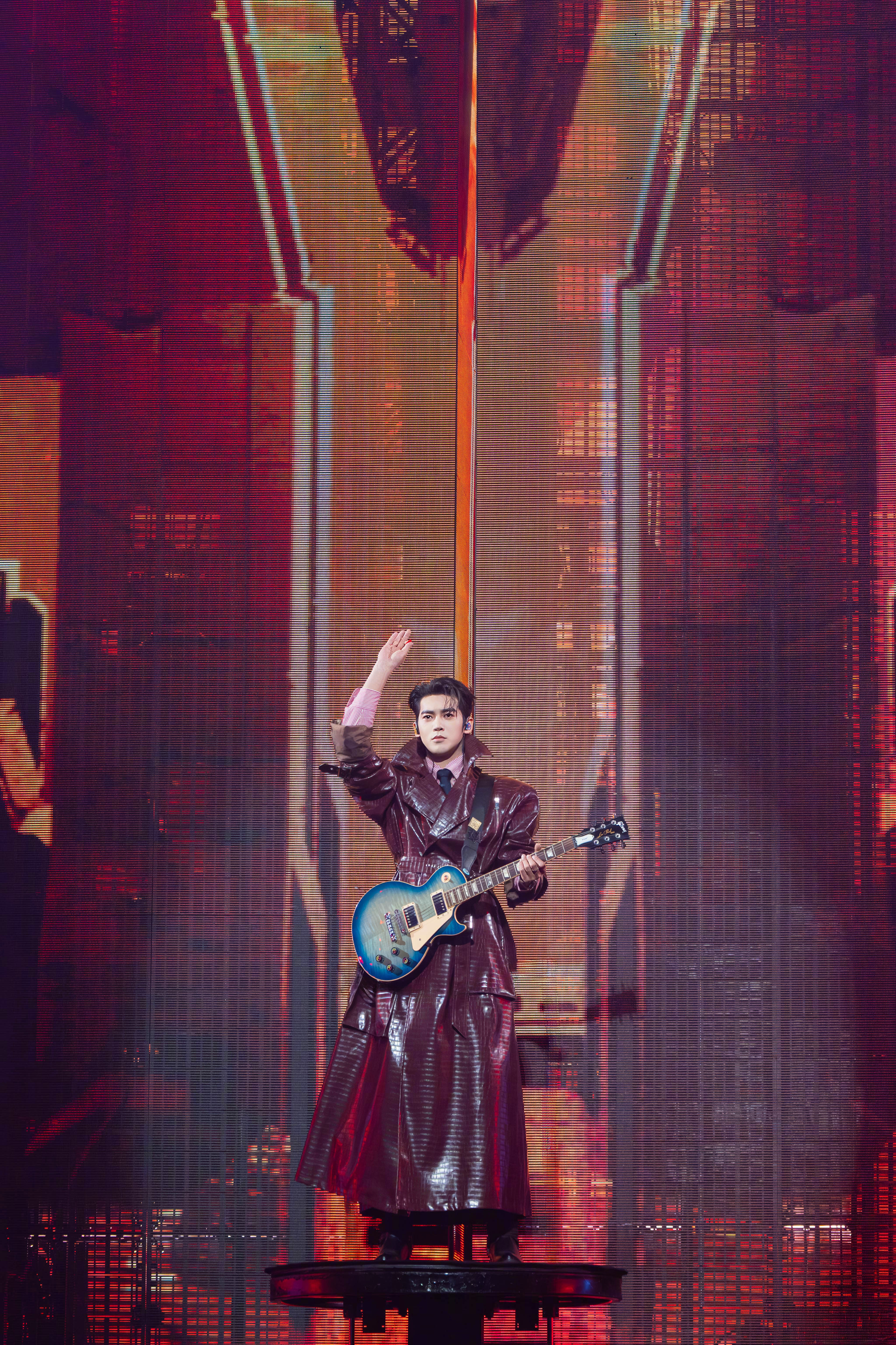 谁踩于适44码小脚了 舞台上是气场全开的音乐人，直播里是被踩脚会小声嘀咕的可爱鬼