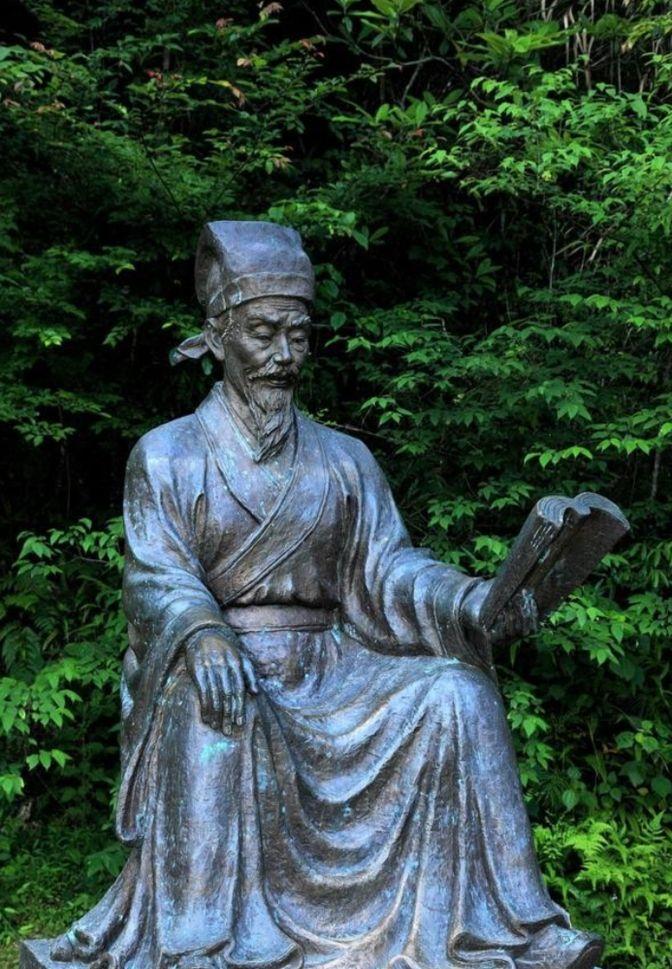 1182年，名妓严蕊被朱熹抓进大狱，狱卒扒掉了她的衣服，强迫她趴在冰冷的地砖上，