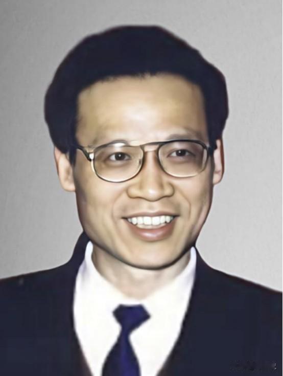 1999年厦门远华案爆发后，福建政治生态面临严峻考验。2000年底，中央一纸调令