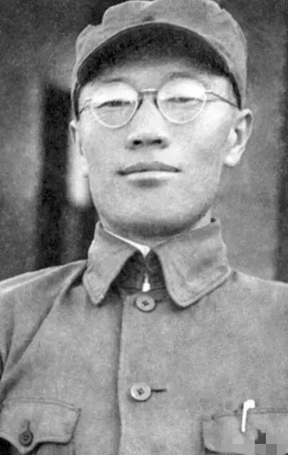 1942年，蒋介石给于学忠下令，让他秘密枪决万毅，于学忠收到电报后，顿时陷入两难
