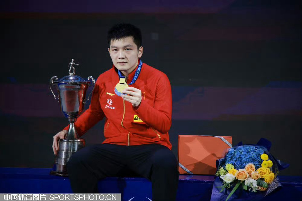 樊振东 樊振东连坐着拍照都习惯脖子前倾哈哈哈咋回事！ 