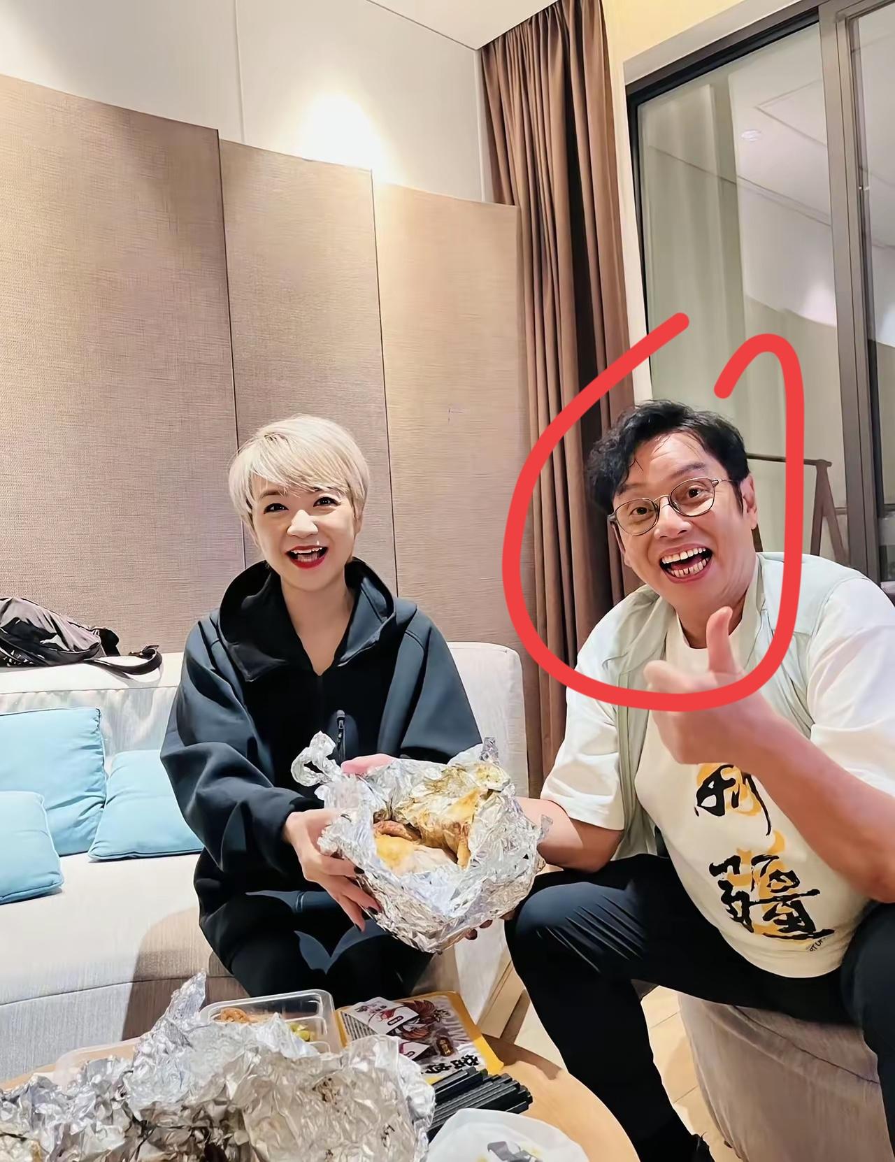 70多岁的谭咏麟还是这么有气质