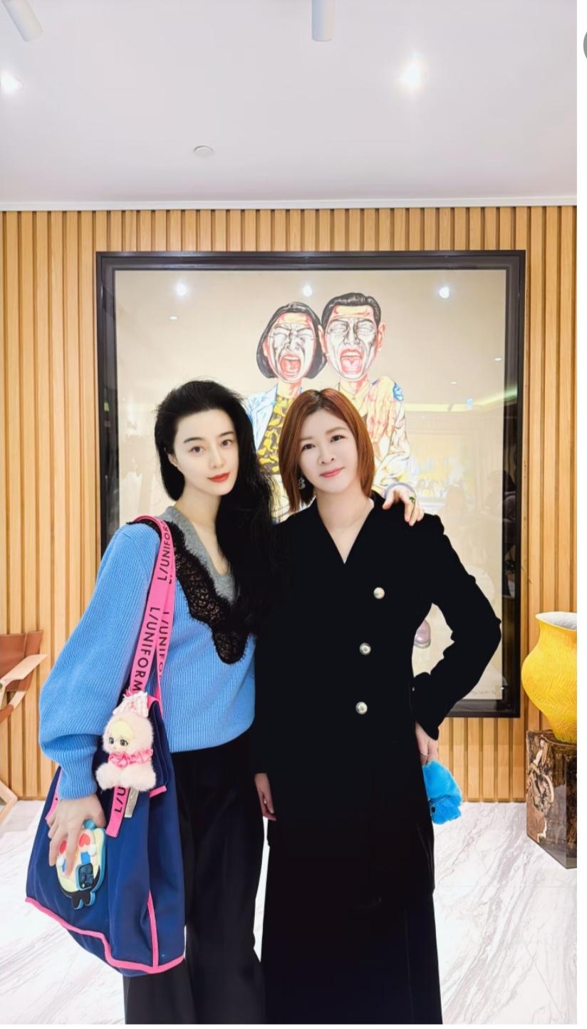 冰冰，包包配色真好看。