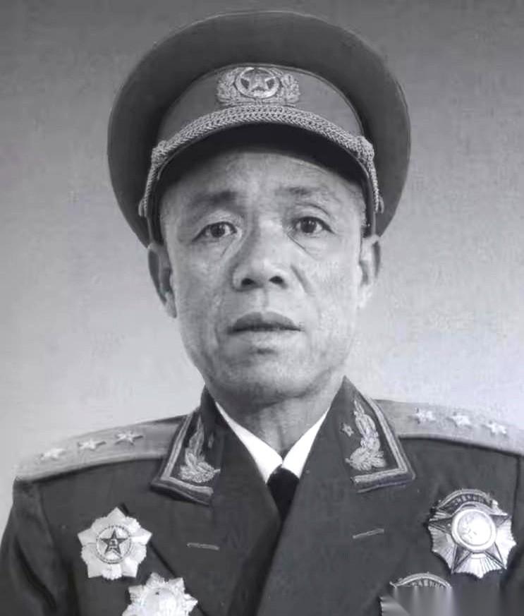 志愿军有个副司令，基本就不在司令部待着。
这话放今天，简直就是职场大忌，不跟领导