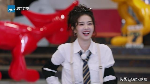 《奔跑吧10》白鹿干啥都被挑刺，她到底做错了什么？