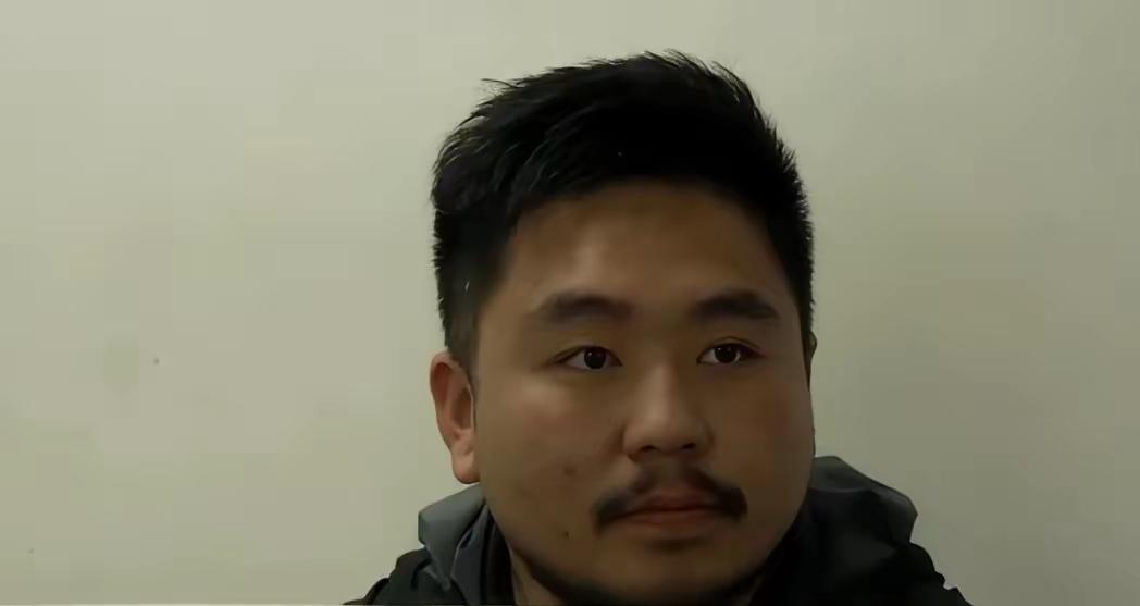 27岁的中国公民张克群日前在肯尼亚的肯雅塔国际机场被捕。

警方检查时，他试图携