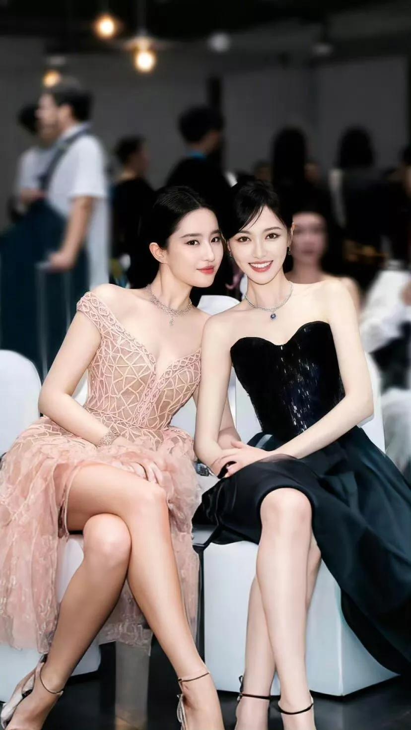 唐嫣和刘亦菲究竟谁更美？恐怕这个问题你问一万个男生，有九千九百九十九个都回答不出