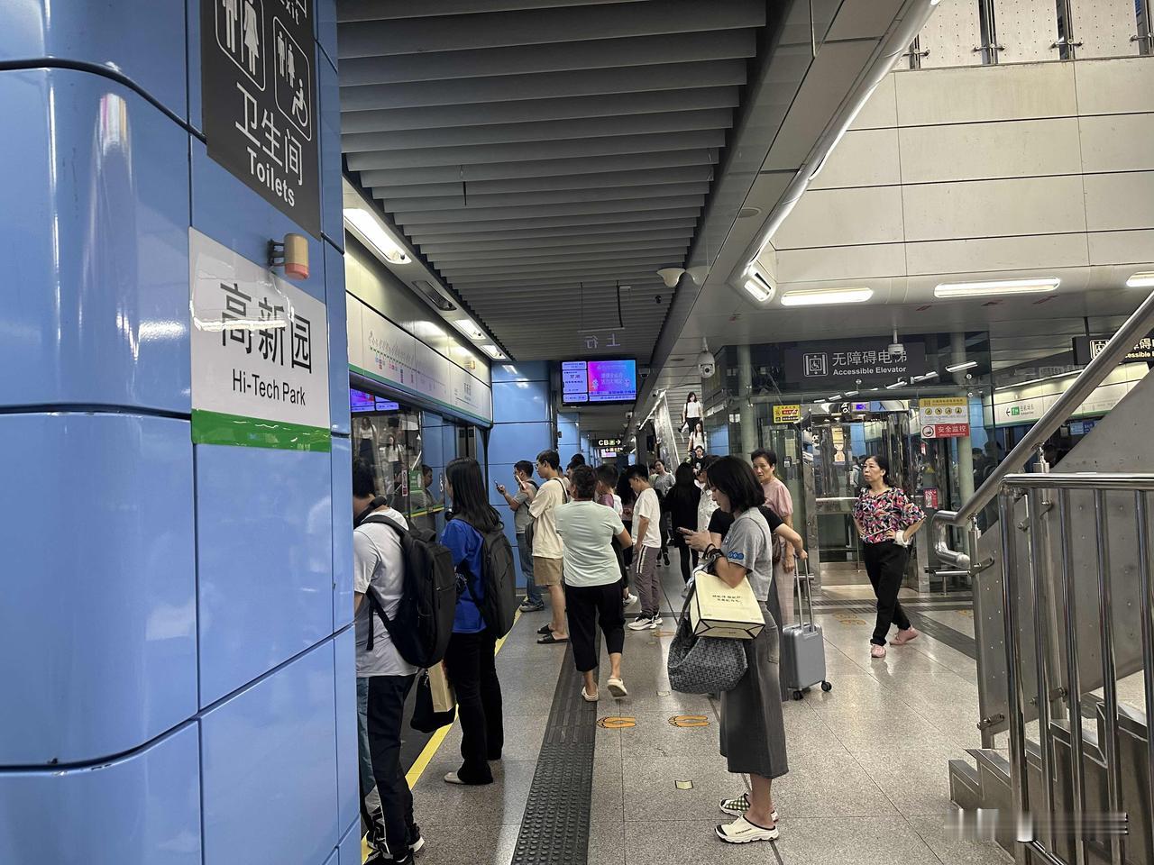 停工了，深圳南山科技园瞬间变空城，深圳台风天哄抬物价最高罚300万元。